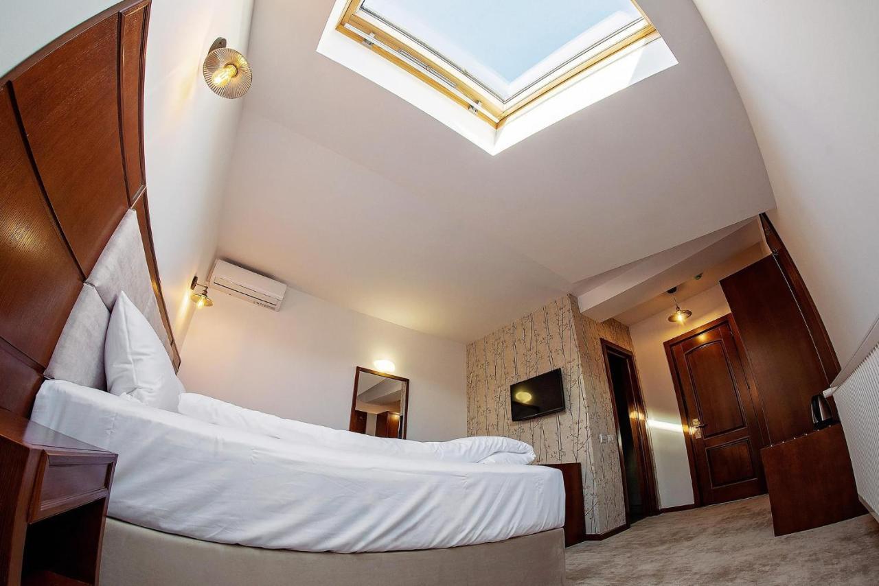 Hotel Buchenland Gura Humorului Bagian luar foto