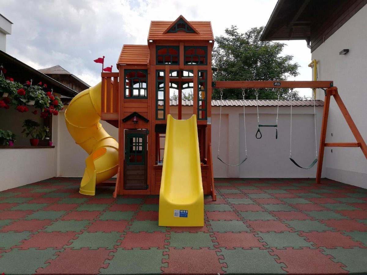 Hotel Buchenland Gura Humorului Bagian luar foto