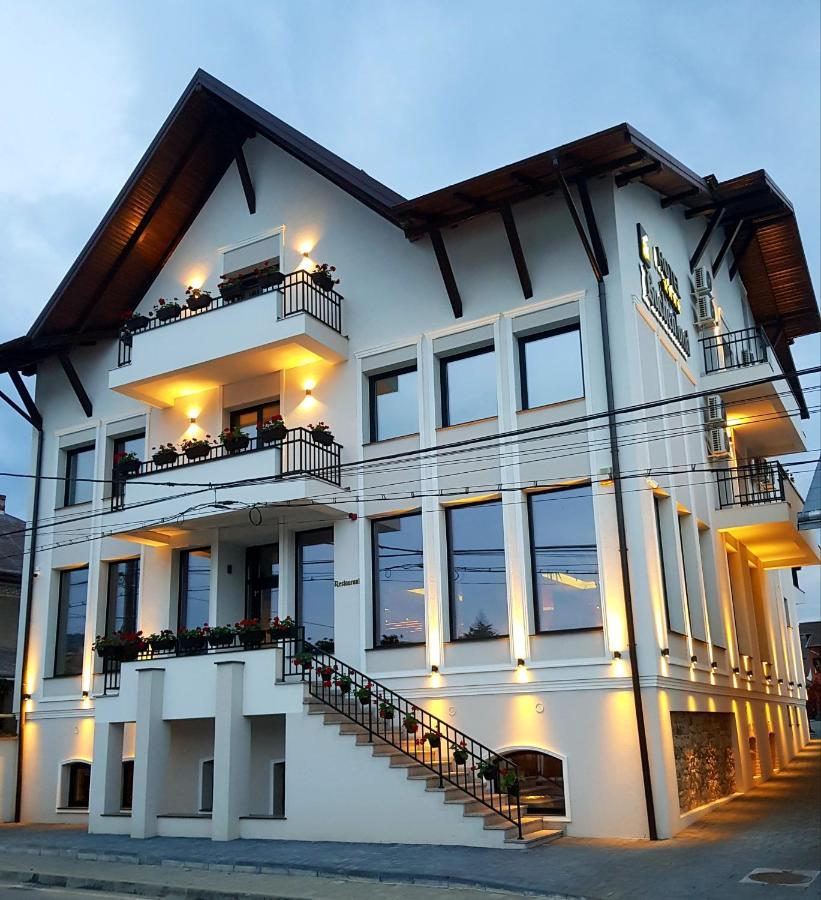 Hotel Buchenland Gura Humorului Bagian luar foto