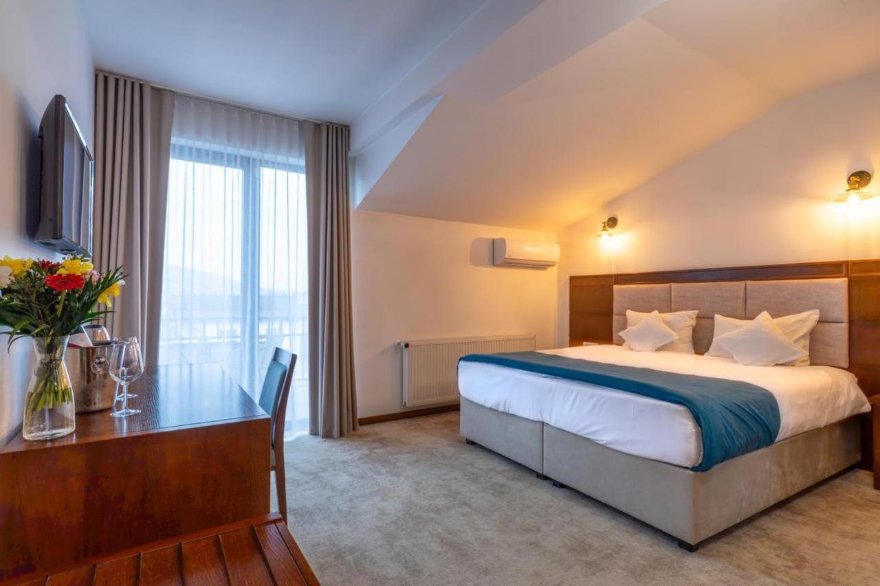 Hotel Buchenland Gura Humorului Bagian luar foto