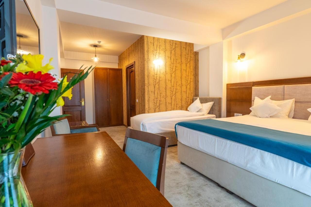 Hotel Buchenland Gura Humorului Bagian luar foto