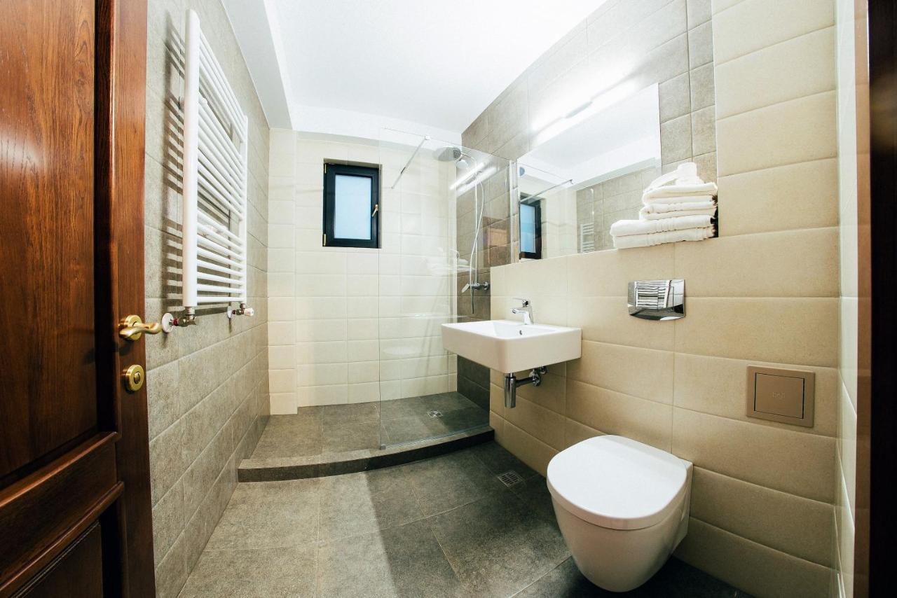 Hotel Buchenland Gura Humorului Bagian luar foto