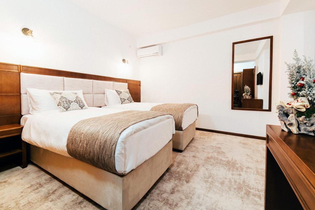 Hotel Buchenland Gura Humorului Bagian luar foto